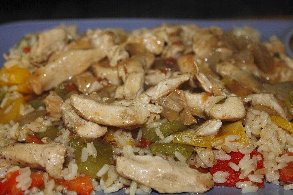 Reis mit Poulet geschnetzeltes