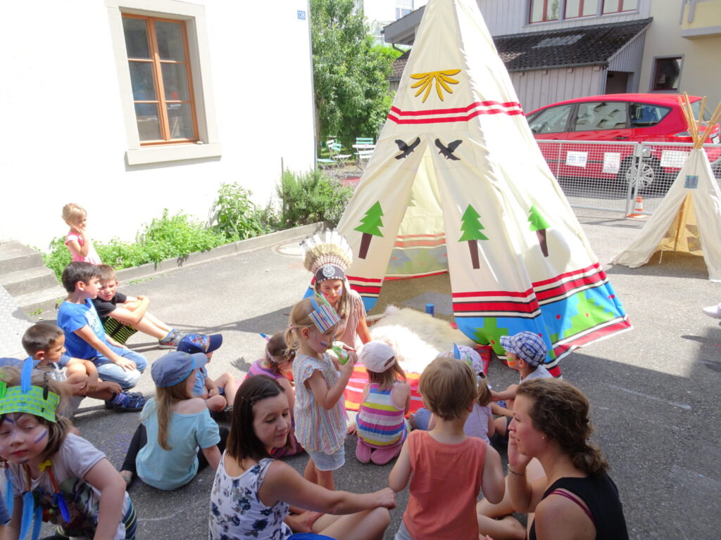 Tag des Kindes 2018: Indianerdorf in Familienzentrum Bezirk Affoltern